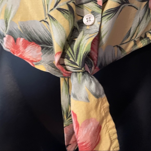 ⚡️5/$15⚡️American Eagle | Yellow Hawaiian Crop Top | S - Picture 7 of 12